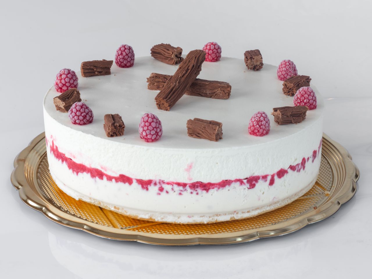 Pavlova cake with berries & cream recipe | BBC Good Food