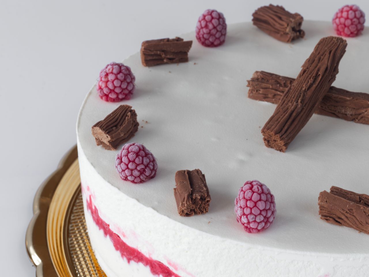 Easy No-Bake Strawberry Ice Cream Cake